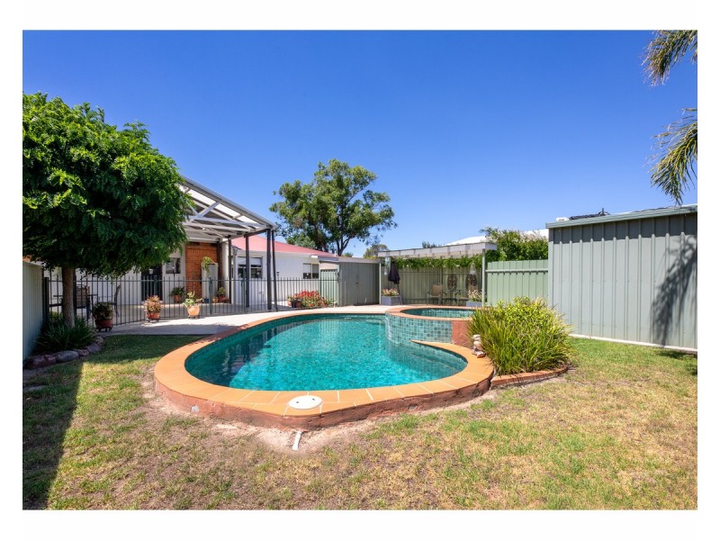 104 Creek Street, Jindera NSW 2642