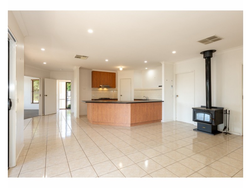 7 Lark Court, West Wodonga VIC 3690