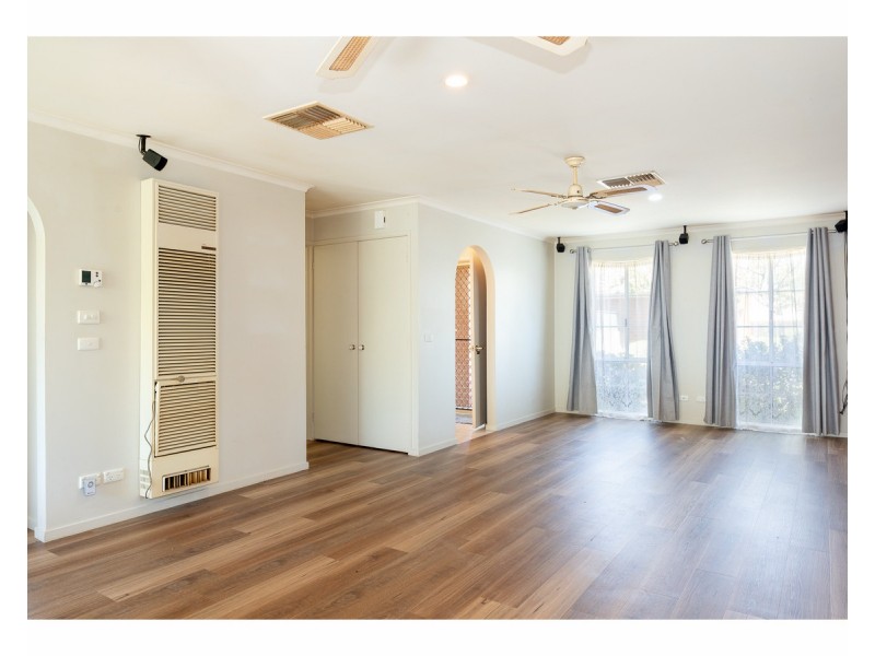2/7 Graetz Court, Lavington NSW 2641