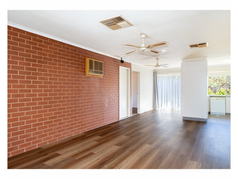 2/7 Graetz Court, Lavington NSW 2641