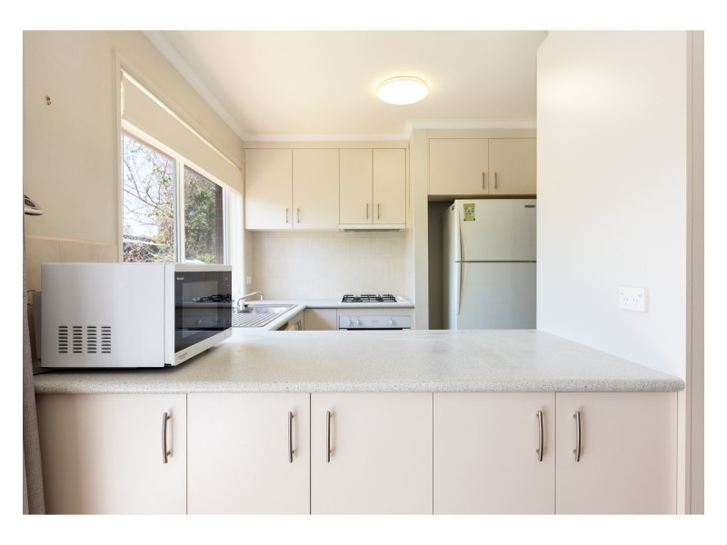 2/7 Graetz Court, Lavington NSW 2641