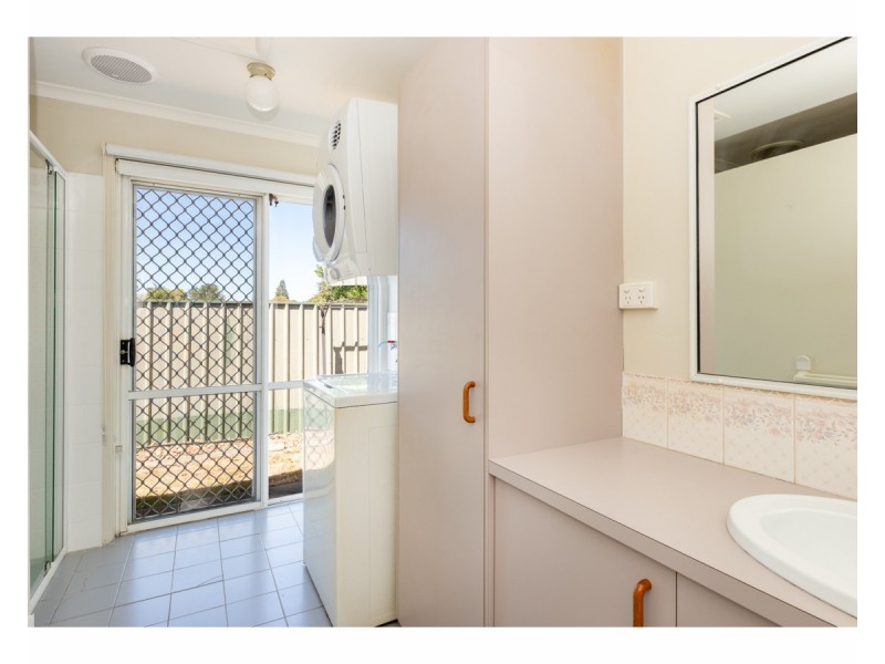 2/7 Graetz Court, Lavington NSW 2641