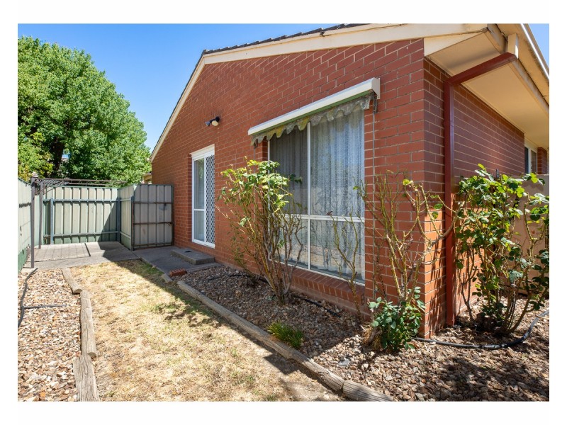 2/7 Graetz Court, Lavington NSW 2641
