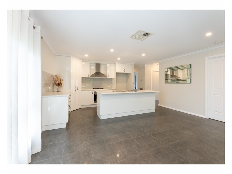 11 Darling Street, West Wodonga VIC 3690