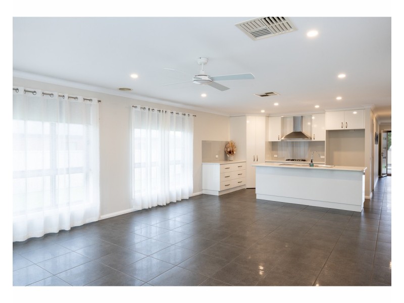 11 Darling Street, West Wodonga VIC 3690