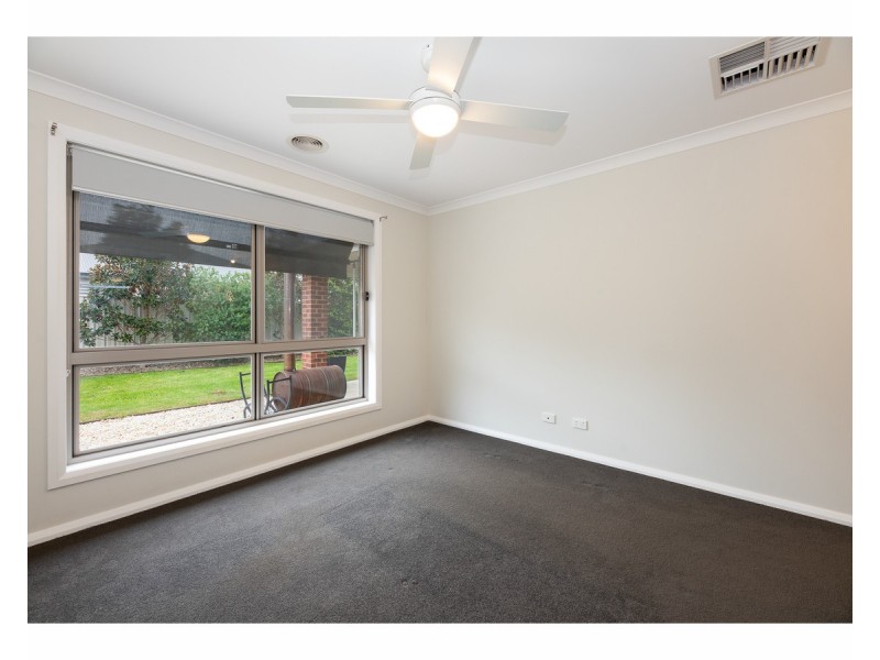 11 Darling Street, West Wodonga VIC 3690