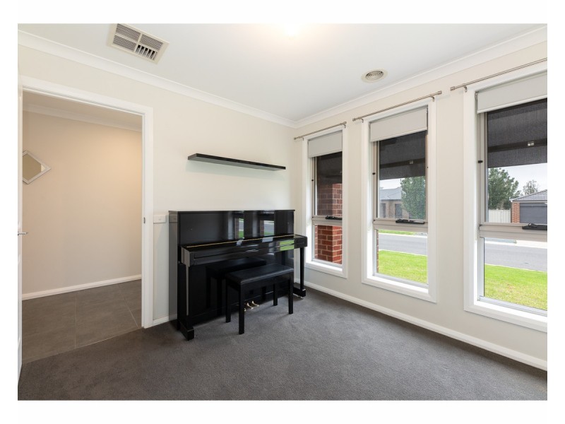 11 Darling Street, West Wodonga VIC 3690