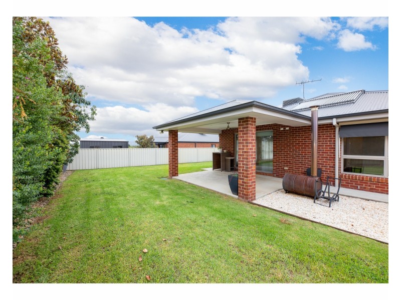 11 Darling Street, West Wodonga VIC 3690
