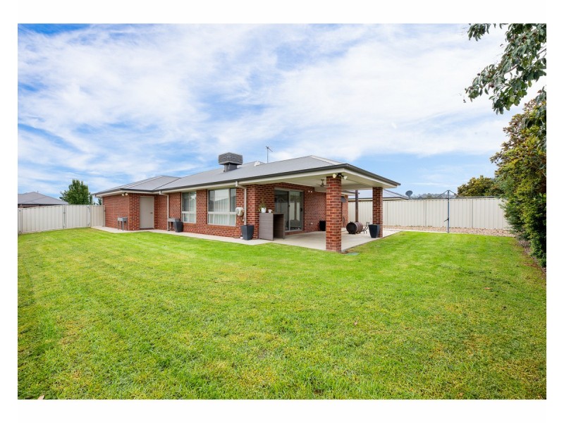 11 Darling Street, West Wodonga VIC 3690
