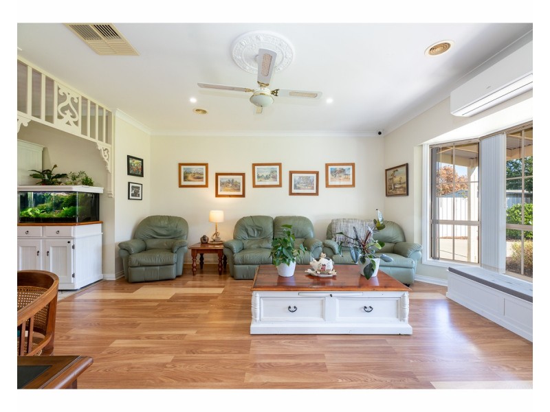 106 Bank Street, Howlong NSW 2643