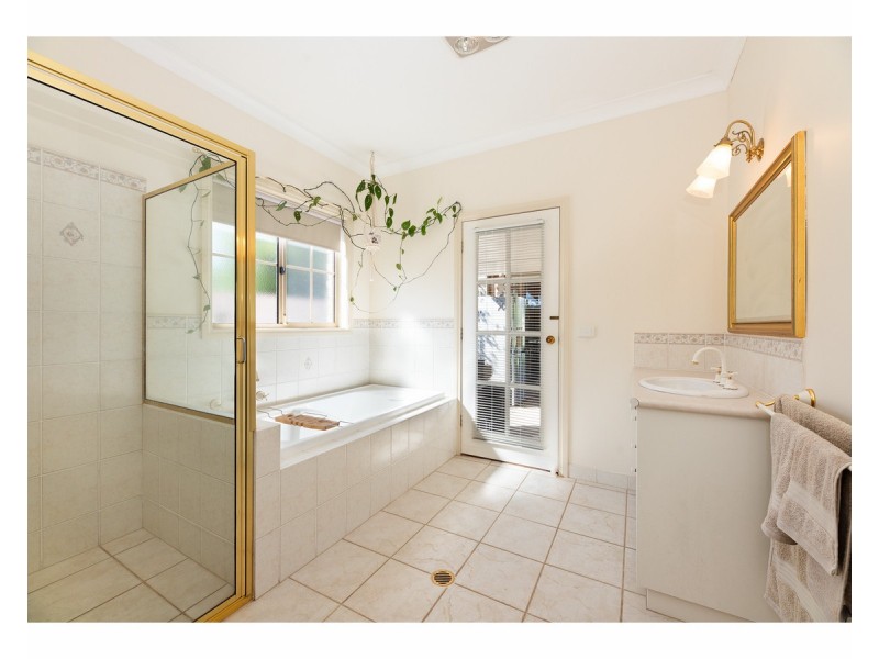 106 Bank Street, Howlong NSW 2643