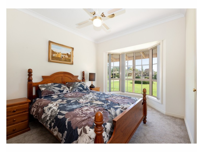 106 Bank Street, Howlong NSW 2643