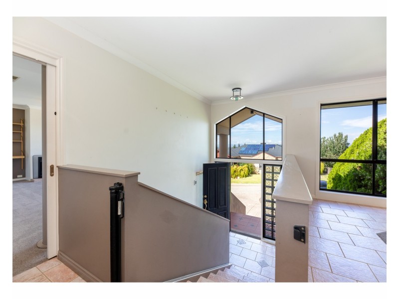 16 Janette Court, Lavington NSW 2641