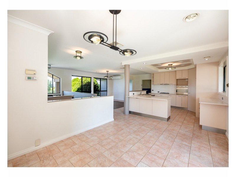 16 Janette Court, Lavington NSW 2641