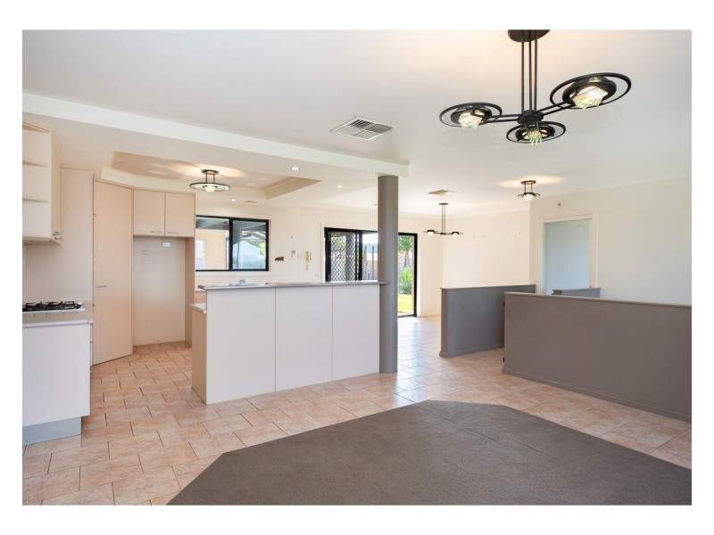 16 Janette Court, Lavington NSW 2641