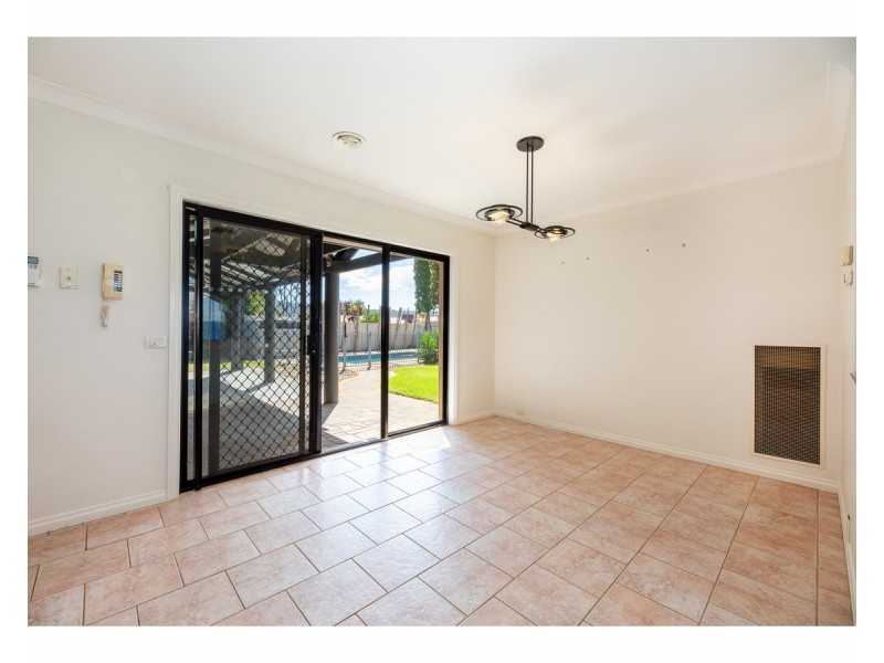 16 Janette Court, Lavington NSW 2641
