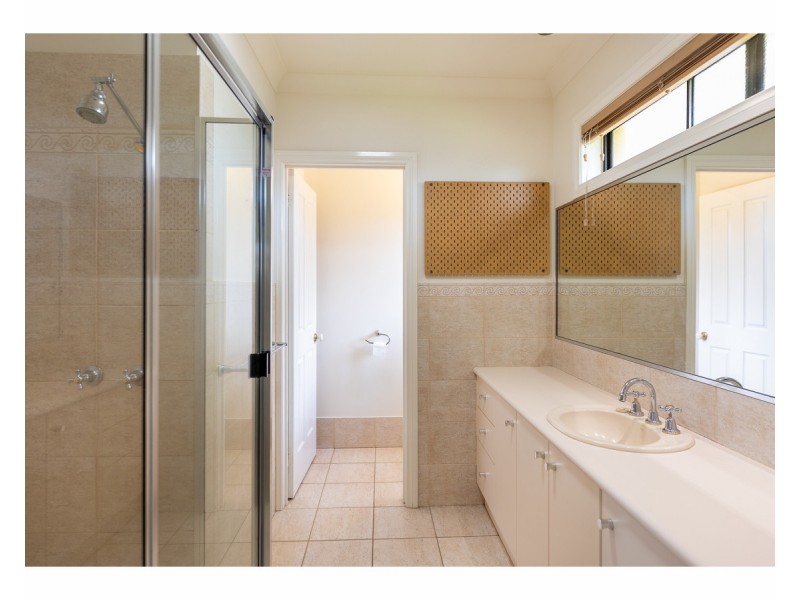 16 Janette Court, Lavington NSW 2641