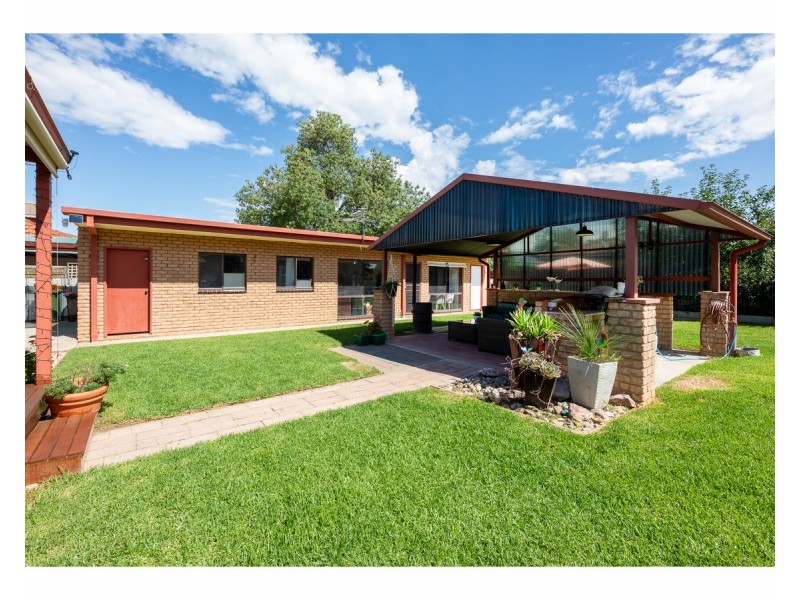 563 Prune Street, Lavington NSW 2641