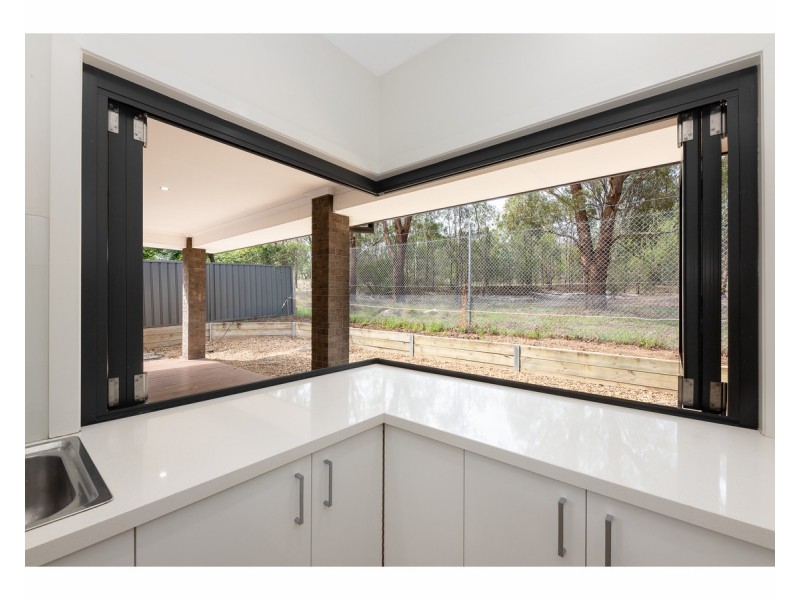 32 Paddlesteamer Court, Thurgoona NSW 2640