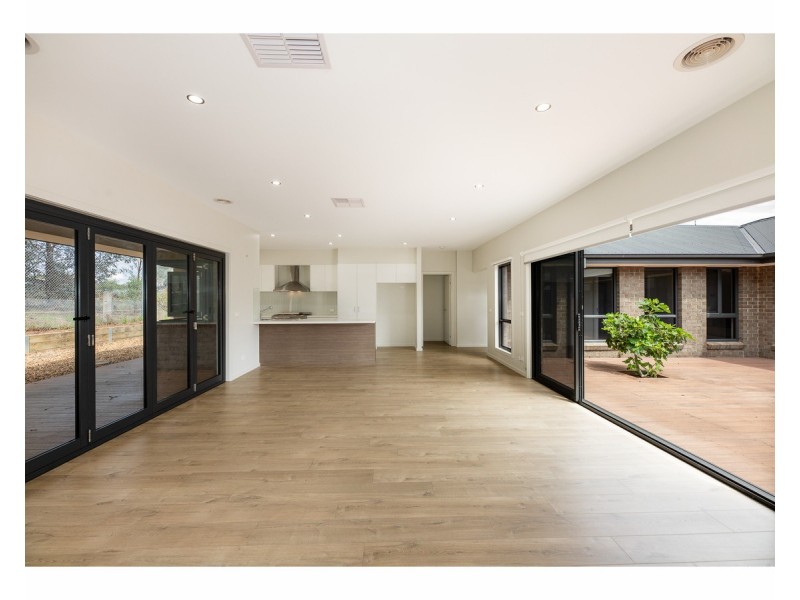 32 Paddlesteamer Court, Thurgoona NSW 2640