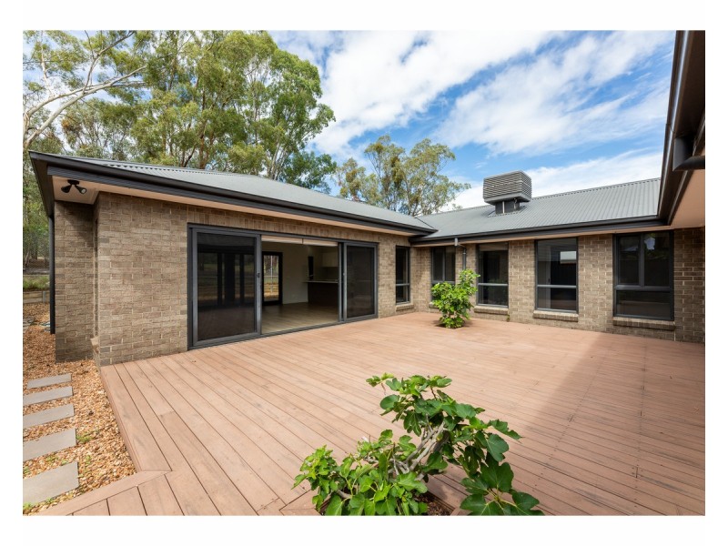 32 Paddlesteamer Court, Thurgoona NSW 2640