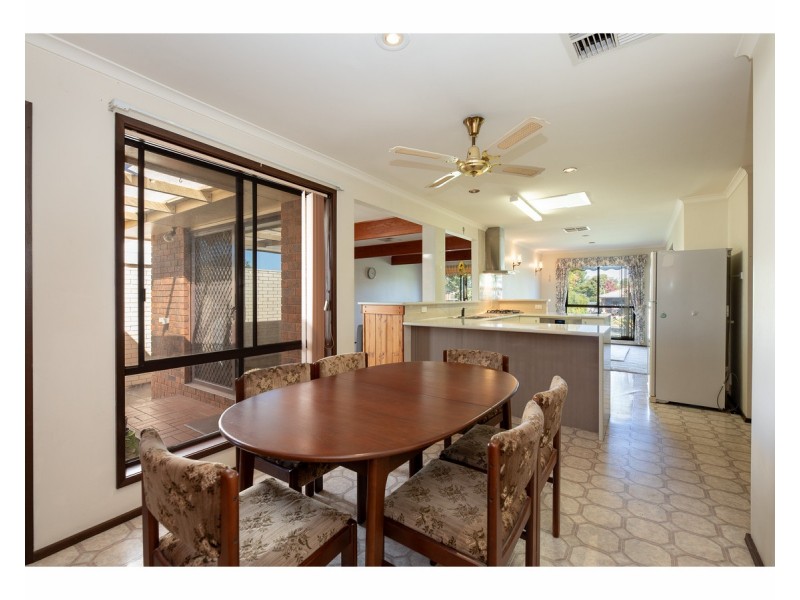 562 Cattlin Avenue, North Albury NSW 2640