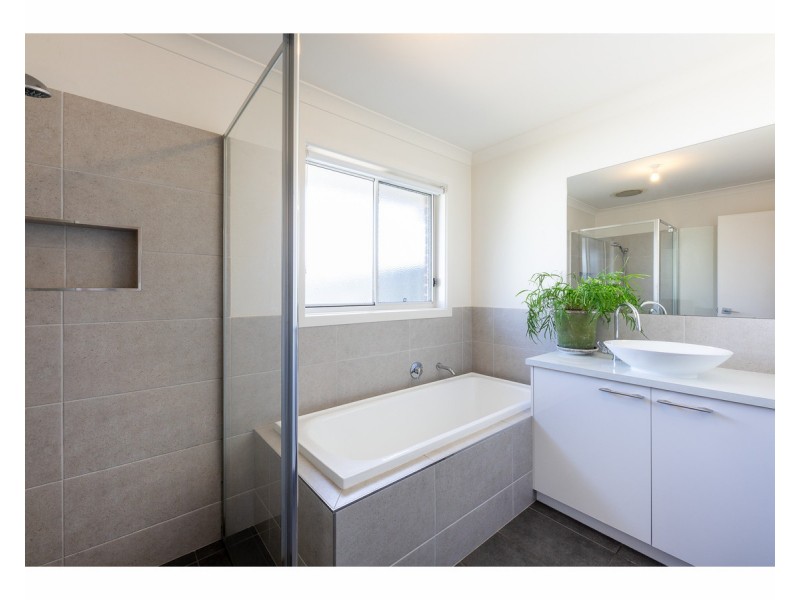 56 Riverboat Drive, Thurgoona NSW 2640