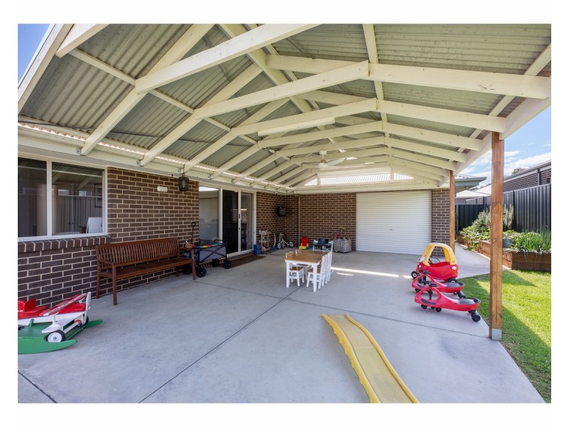 56 Riverboat Drive, Thurgoona NSW 2640