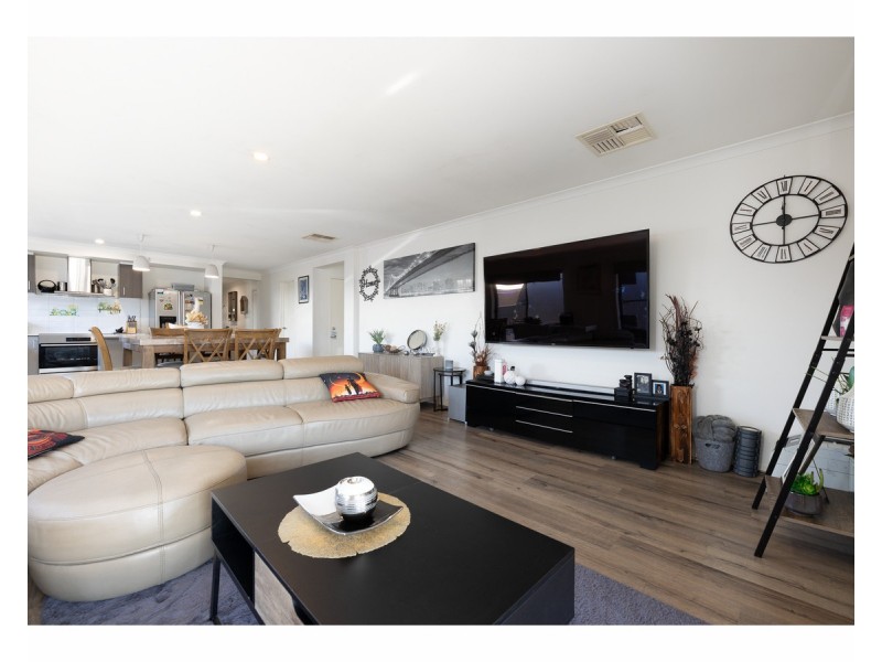 19 McLaren Boulevard, Thurgoona NSW 2640