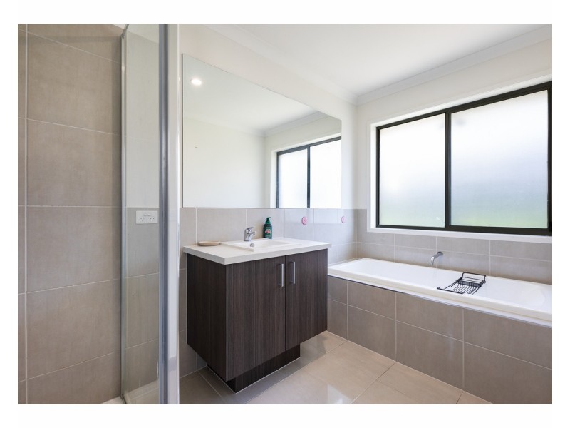 19 McLaren Boulevard, Thurgoona NSW 2640