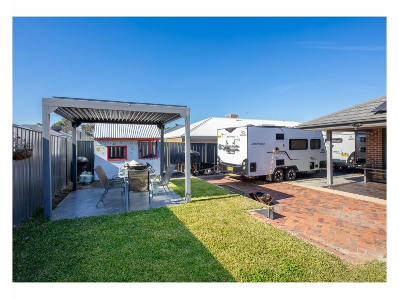19 McLaren Boulevard, Thurgoona NSW 2640