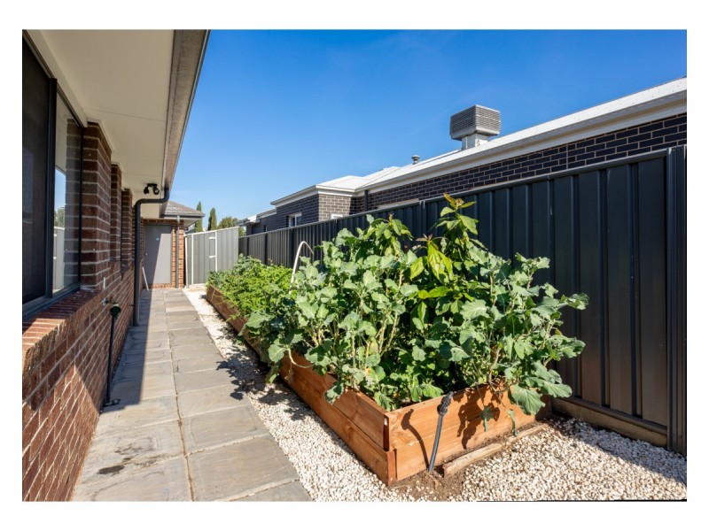 19 McLaren Boulevard, Thurgoona NSW 2640