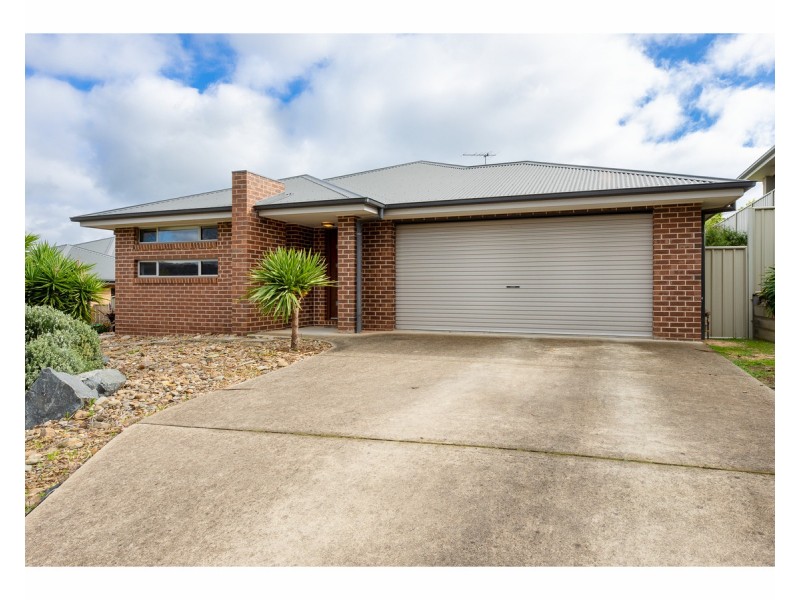 6 Dempster Place, Leneva VIC 3691