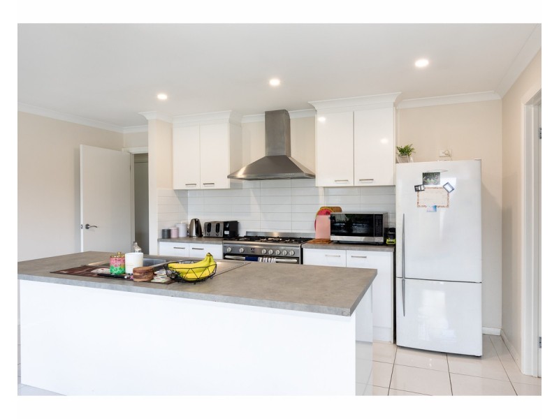 6 Dempster Place, Leneva VIC 3691