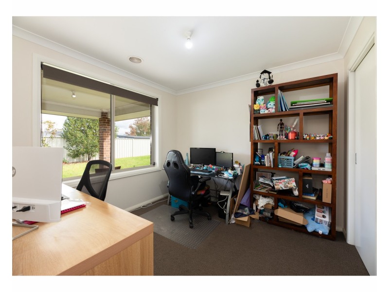 6 Dempster Place, Leneva VIC 3691