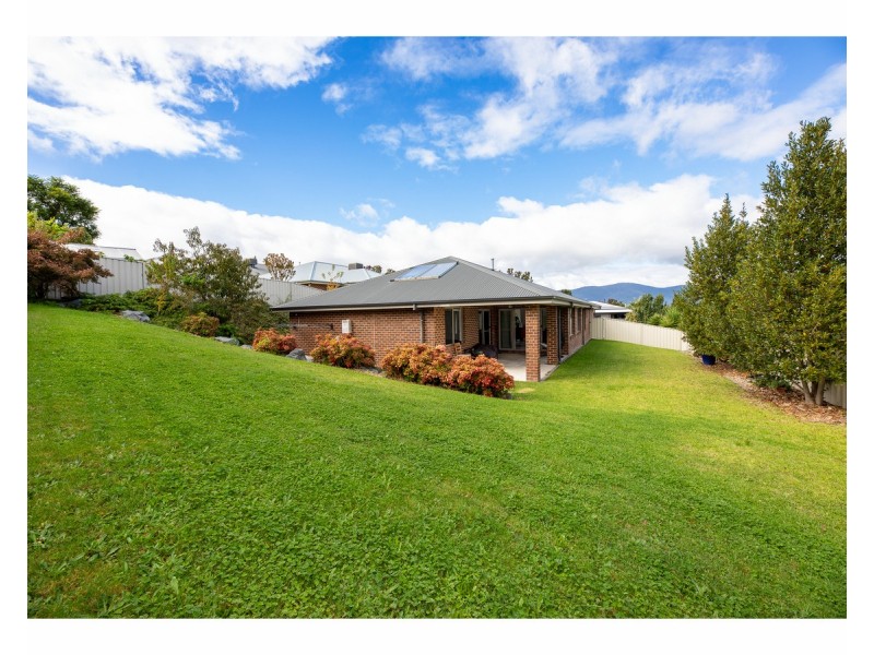 6 Dempster Place, Leneva VIC 3691