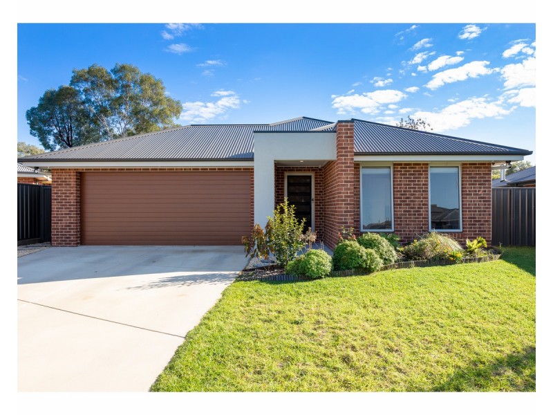 8 Holly Tree Court, Jindera NSW 2642