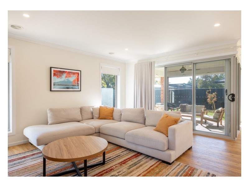 8 Holly Tree Court, Jindera NSW 2642