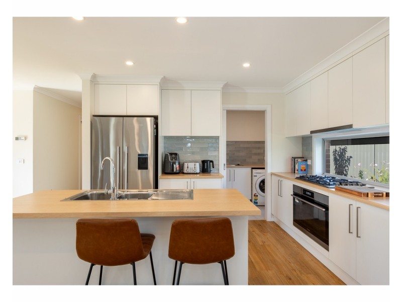 8 Holly Tree Court, Jindera NSW 2642