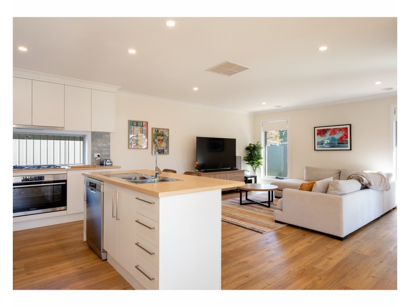 8 Holly Tree Court, Jindera NSW 2642