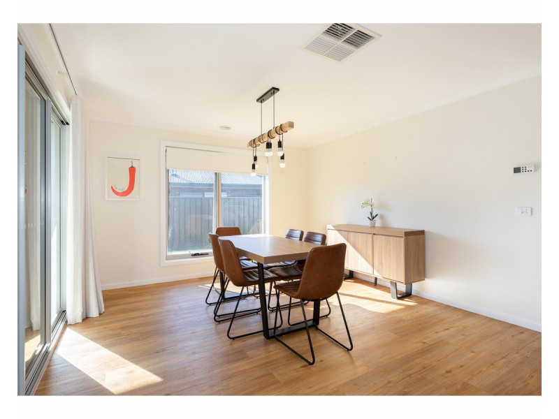 8 Holly Tree Court, Jindera NSW 2642