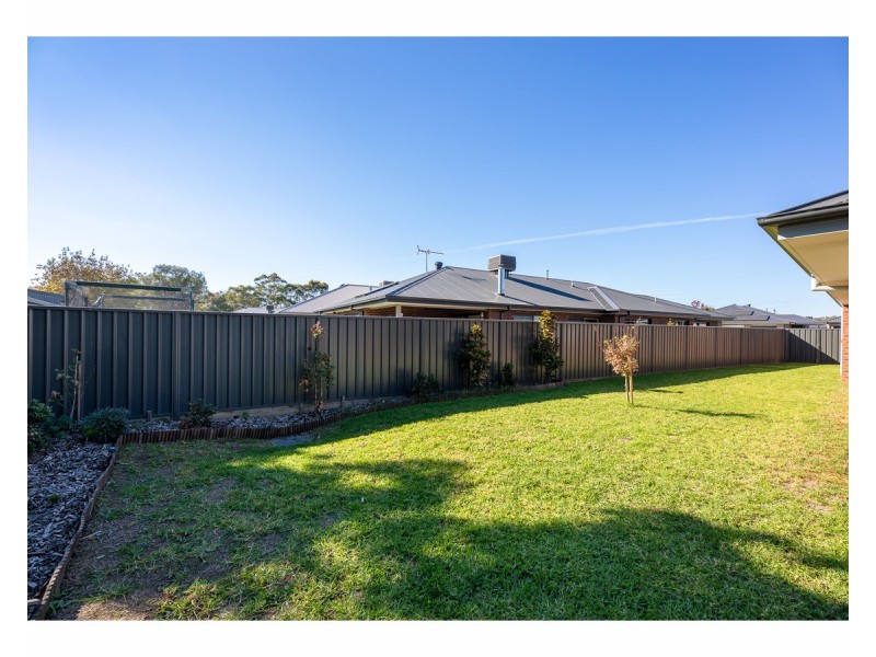 8 Holly Tree Court, Jindera NSW 2642