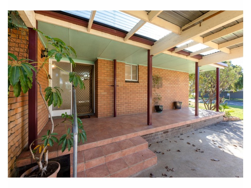383 Elton Court, Lavington NSW 2641