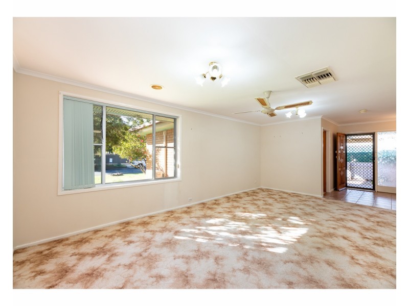 383 Elton Court, Lavington NSW 2641
