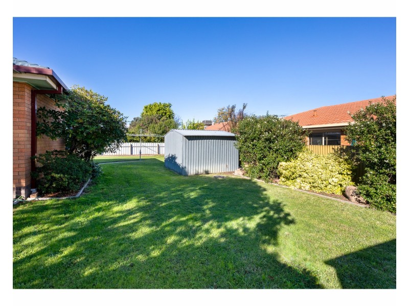 383 Elton Court, Lavington NSW 2641