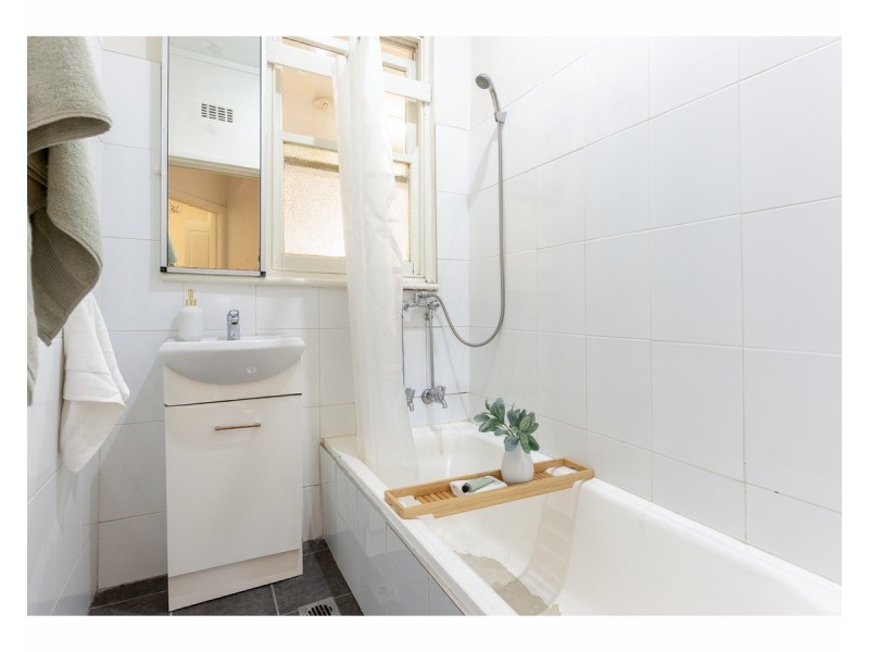 2/424 Kotthoff Street, Lavington NSW 2641