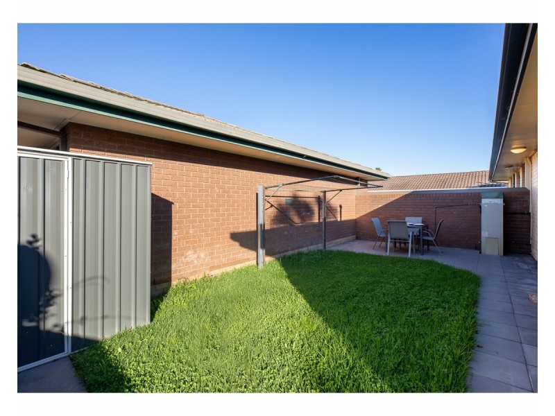 2/424 Kotthoff Street, Lavington NSW 2641