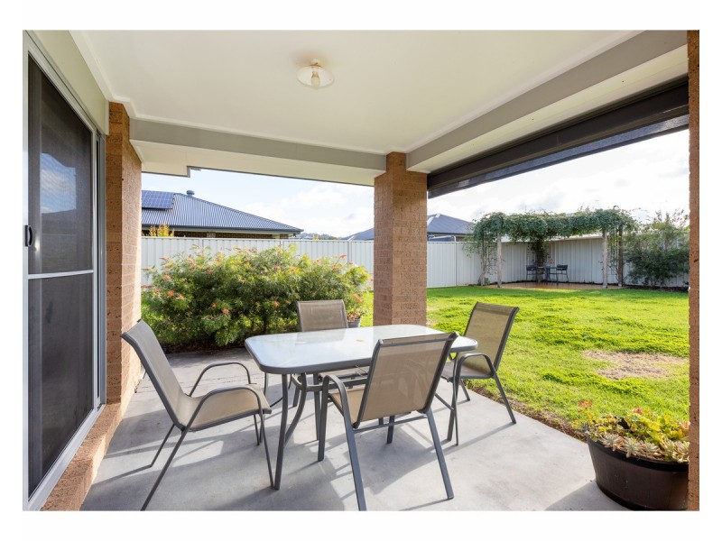 108 Strauss Street, Springdale Heights NSW 2641