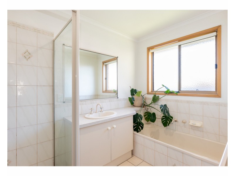 2/67 Azure Drive, West Wodonga VIC 3690
