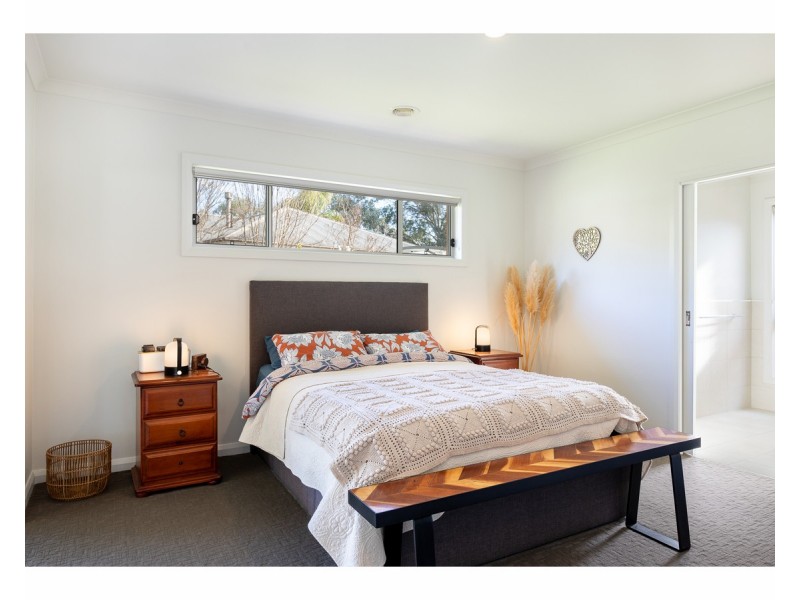 6 Caddy Court, West Wodonga VIC 3690